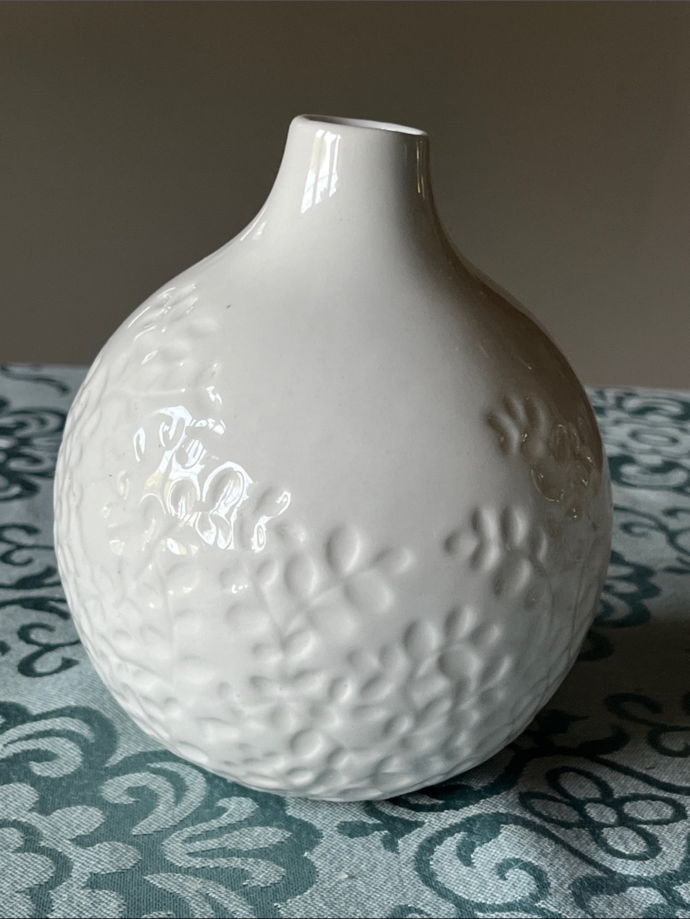Crate&Barrel botanical leaf floral off white embossed Ceramic 5” Globe Vase